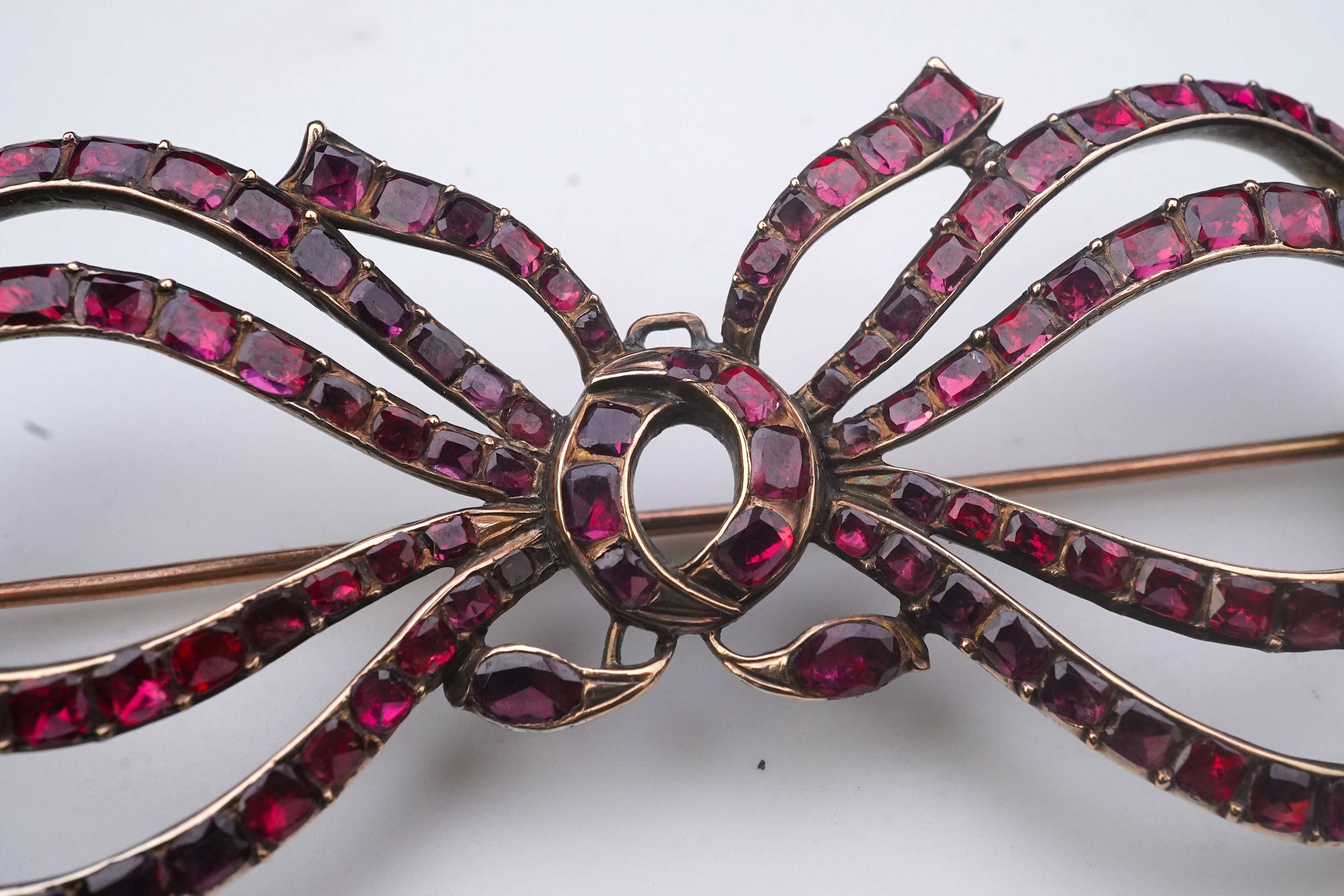 A garnet brooch, late 18th/early 19th century